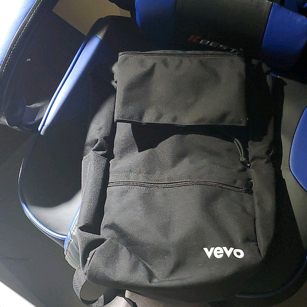 Vevo Bookbag
